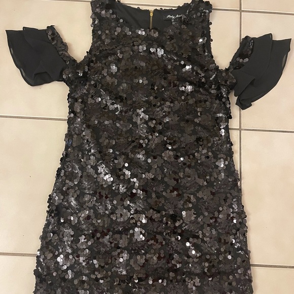 Sequined dress - Picture 1 of 7